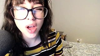 Brunette Solo Webcam Masturbation