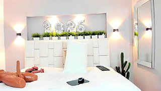 Shaking her oiled big ass