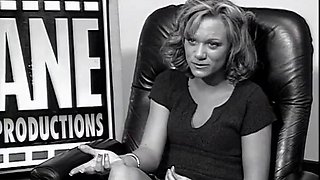 Whore blonde blowing cock in car