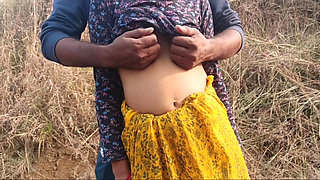 Khet par jija ne bhabhi ko ghodi banaya