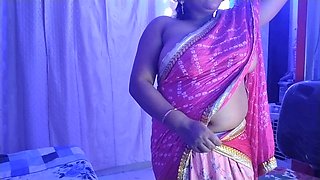 Desi girl undresses, grabs boyfriend's dick - hot close-up action!