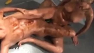 Bi pornstar fucks and fingers babe