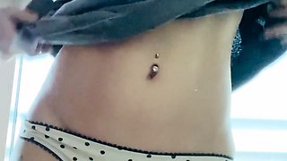 Young amateur teen in solo masturbation getting kinky