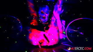 Brenna McKenna Fists Her Pussy - AltErotic