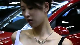 Sexy slender Japanese model flashes her cleavage in public