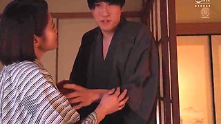 Horny Slut Japanese Mature Milf Aunty Teasing The Big Cock To Fuck Her Wet Pussy And Make Her Squirting