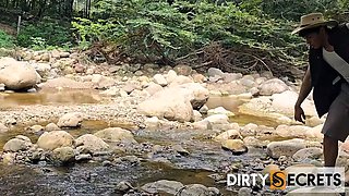 WILD FUCK IN THE MIDDLE OF HOT EXPEDITION