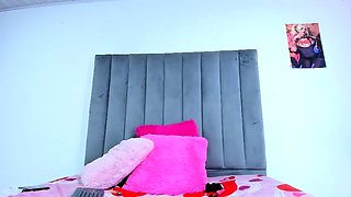 Brunette Couch Webcam Solo Fun Masturbating