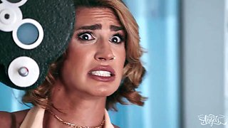 TRANS ANGELS - Kalli Grace’s Health center Visit With Jade Venus Concludes In Wild Desk-Intercourse And Torrid Facials