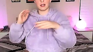 Big boob brunette masturbates on webcam