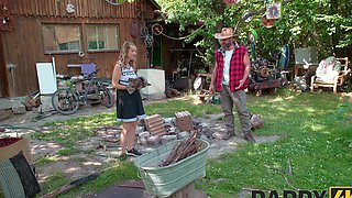 Czech cheerleader Neeo fucks with her boyfriend in the garden