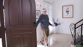 Hot Redhead MILF Erin Everheart Gets Cucked in Heated Threesome Blowjob