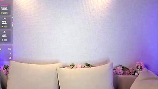 Webcam blonde playing with sex toys on webcam