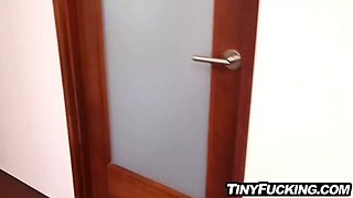 Babysitter has never seen a shaft before wants to be banged by Big Dick