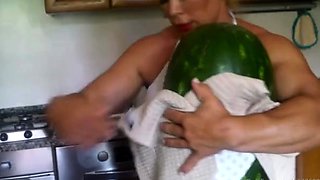 strong Anna crush melone