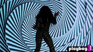 Wondrous black honey passion posing and stunner revealed her beautiful nude figure